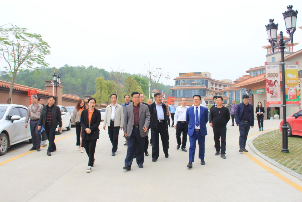 #園區(qū)動(dòng)態(tài)# 揭陽市政協(xié)主席陳澄民一行蒞臨衍生健康醫(yī)藥產(chǎn)業(yè)園參觀調(diào)研