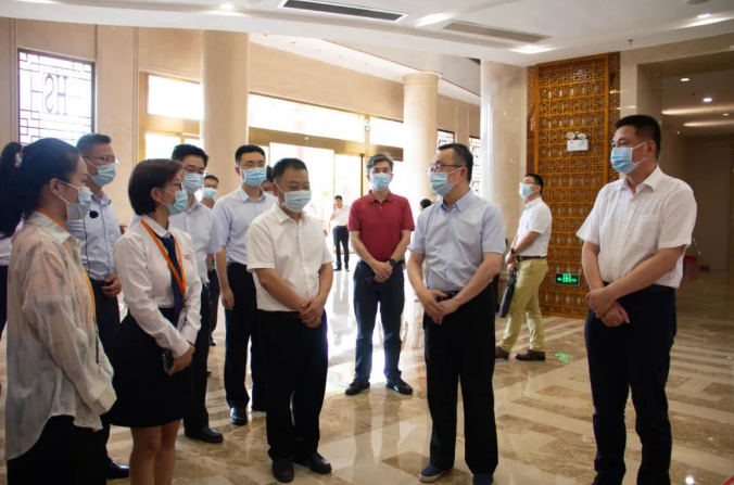 衍生動態(tài)丨廣東省人社廳黨組書記、廳長陳敏一行蒞臨衍生健康醫(yī)藥產(chǎn)業(yè)園參觀