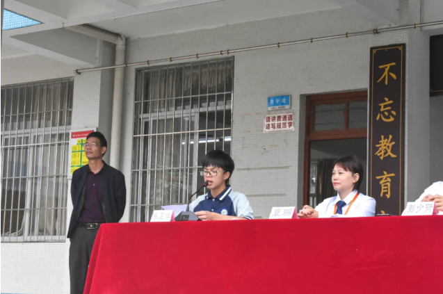 情系師生健康，愛(ài)心守護(hù)未來(lái)丨衍生健康醫(yī)藥向高村中學(xué)捐贈(zèng)價(jià)值28萬(wàn)元的“元旦禮品”